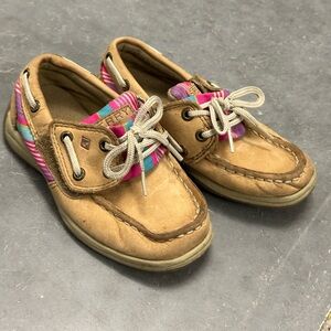 Sperry Girl’s Intrepid Jr Tan Leather Kids Boat Shoes w/ vibrant stripes